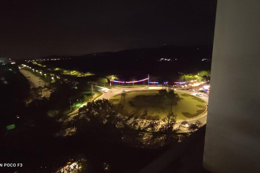 Bs228-klia -self Check-in-wifi-netflix-parking-pool, 5092 * Sepang