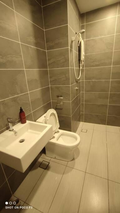 Apartment Bs228-klia -self Check-in-wifi-netflix-parking-pool, 5092