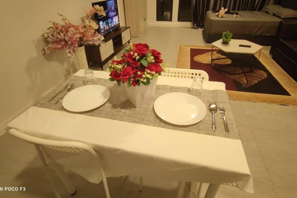 Bs228-klia -self Check-in-wifi-netflix-parking-pool, 5092 Apartment