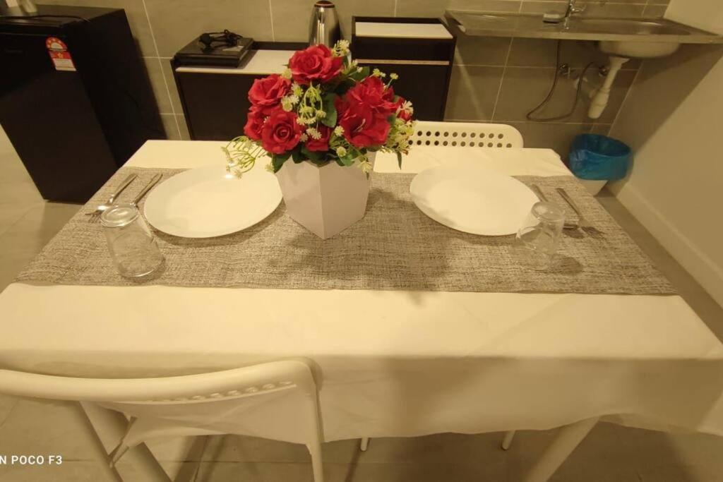 Bs228-klia -self Check-in-wifi-netflix-parking-pool, 5092 Apartment Sepang