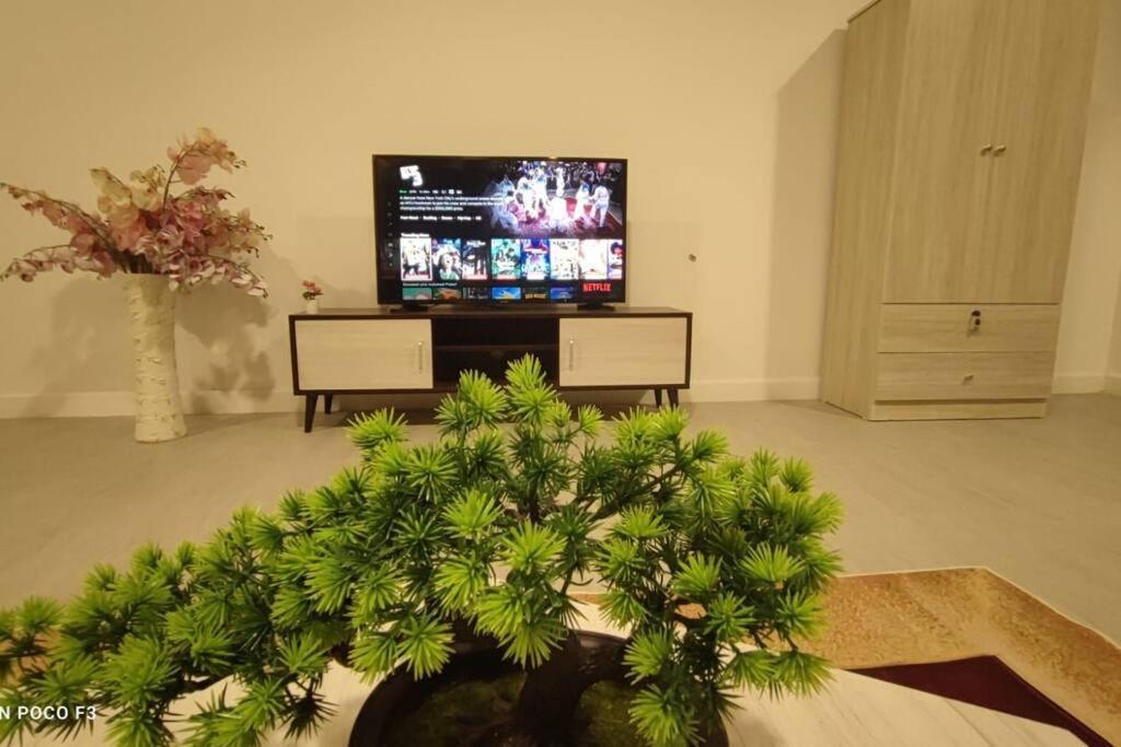 Bs228-klia -self Check-in-wifi-netflix-parking-pool, 5092 Apartment Sepang